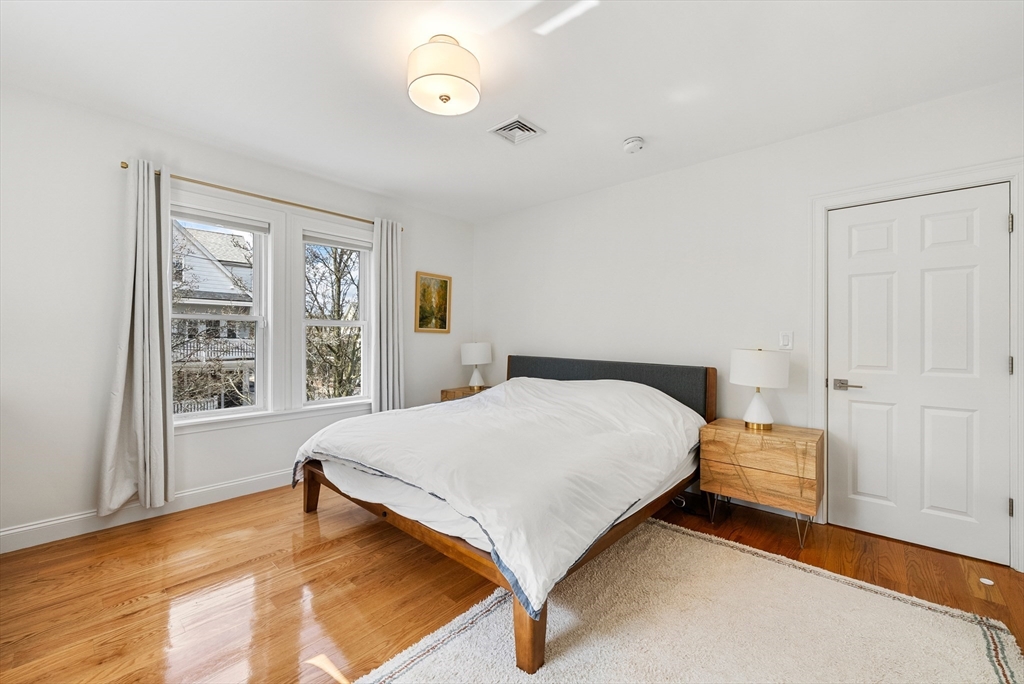 25 Fenwick St # 2