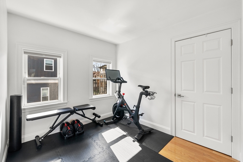 25 Fenwick St # 2