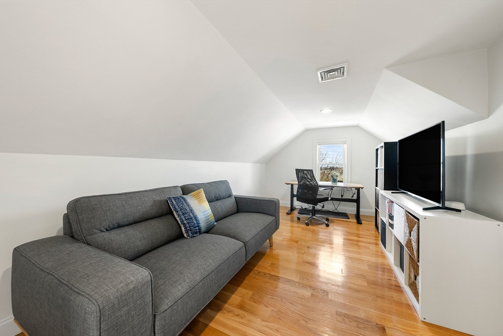 25 Fenwick St # 2
