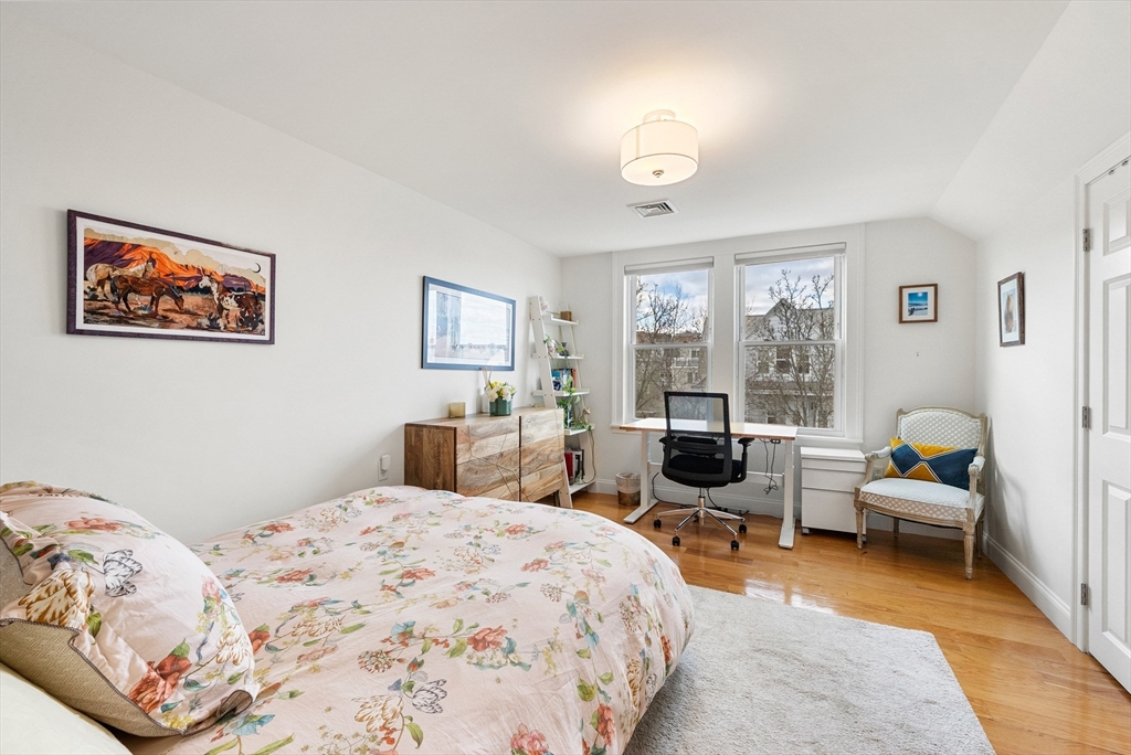 25 Fenwick St # 2