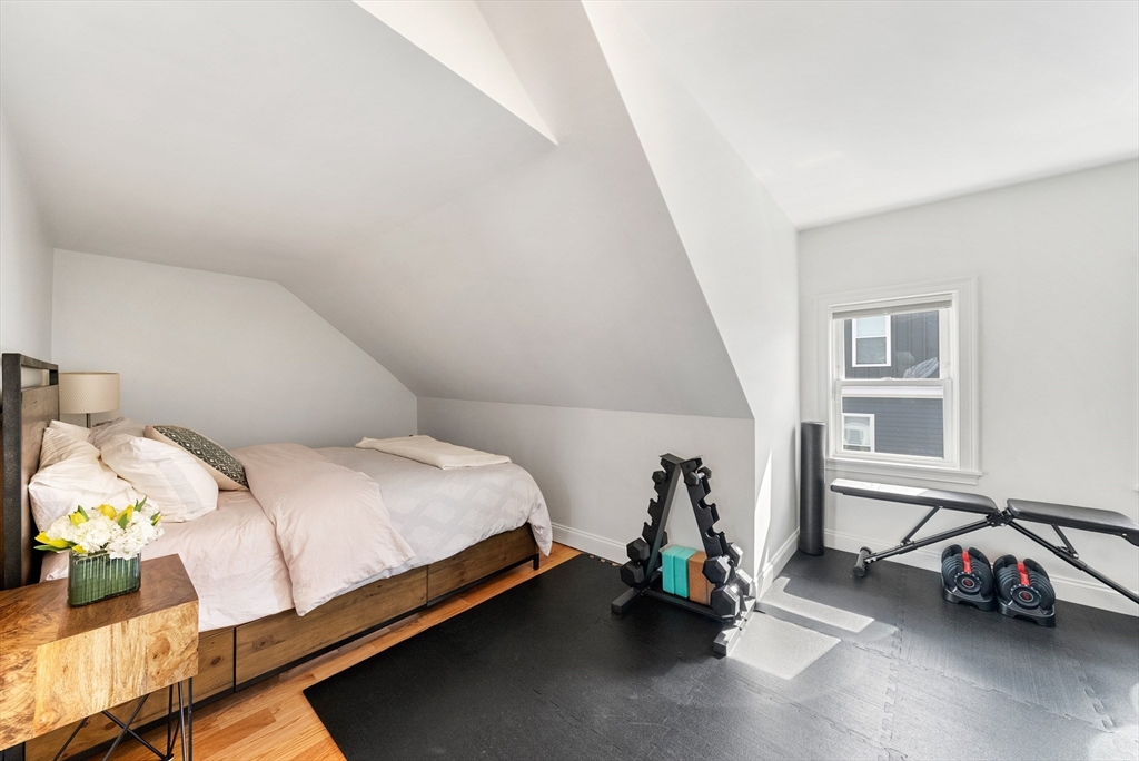 25 Fenwick St # 2