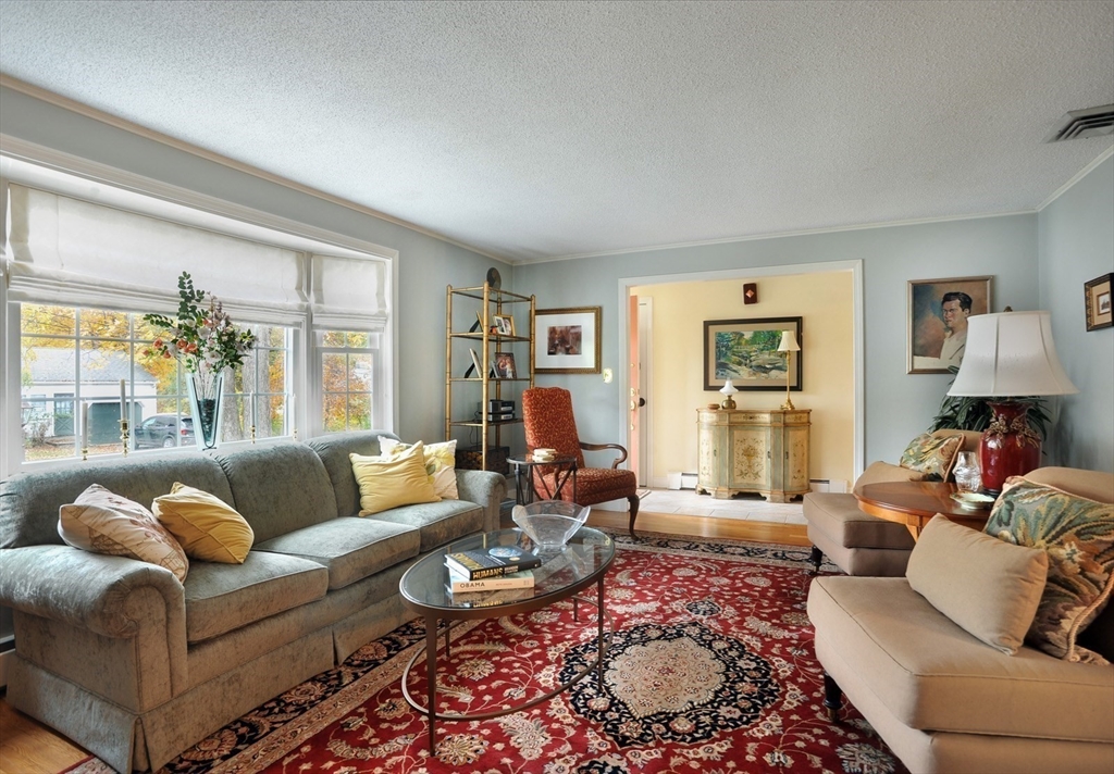 12 Oak Ridge Cir