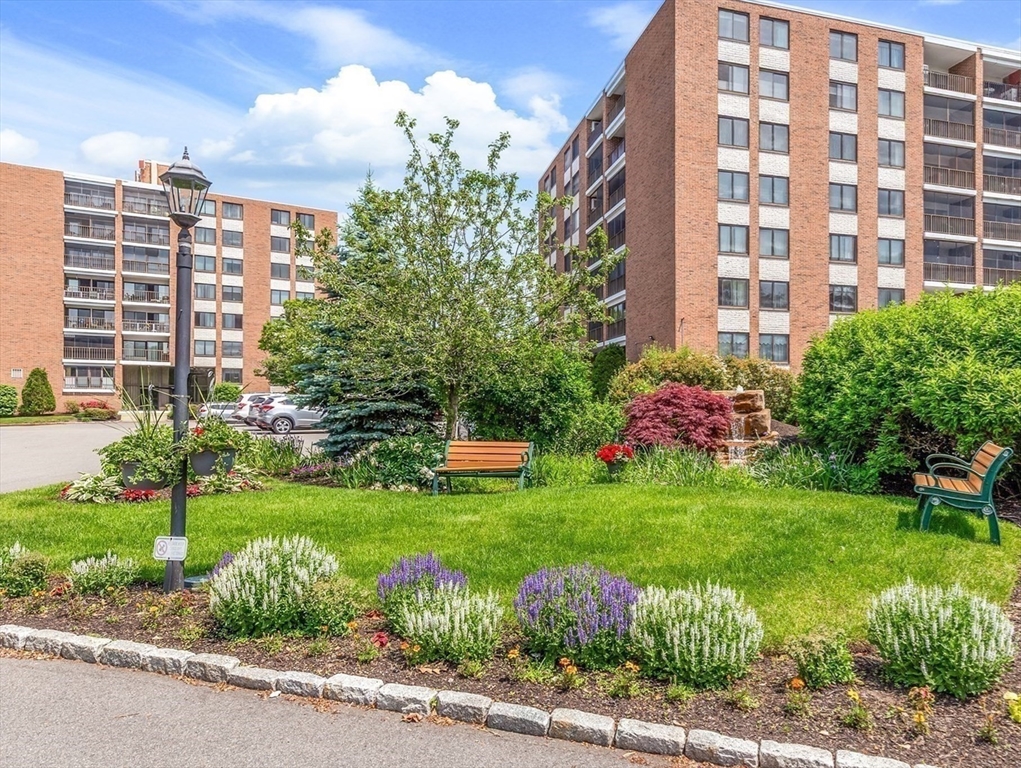 51 Melrose St Unit: 4D