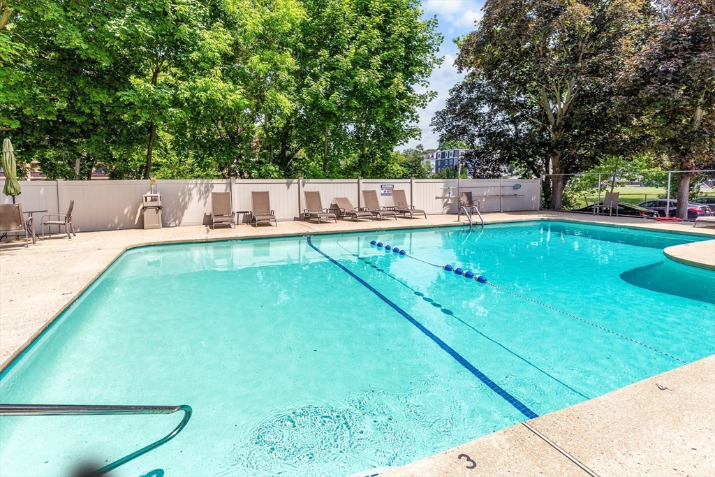 51 Melrose St Unit: 4D