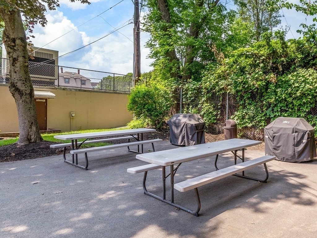 51 Melrose St Unit: 4D