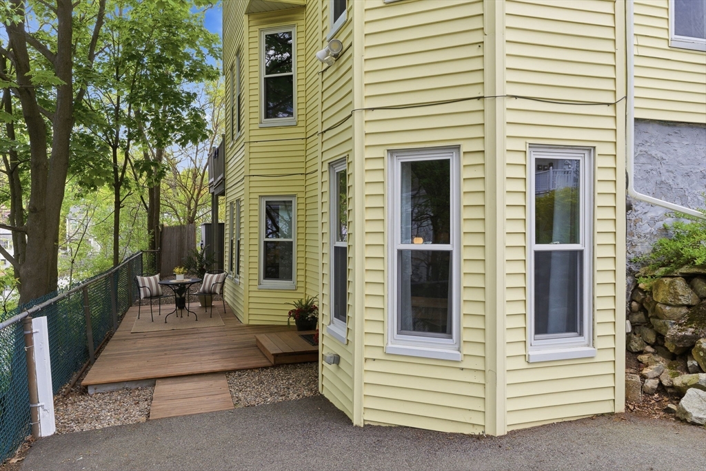 25 Sawyer St # 1
