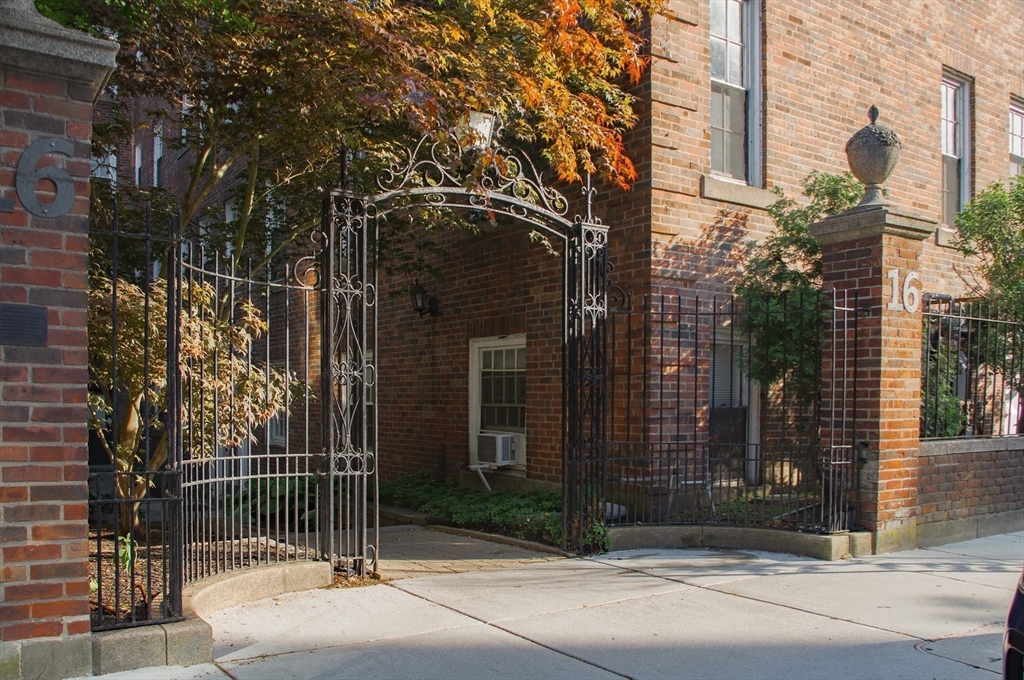 16 Chauncy St # 10