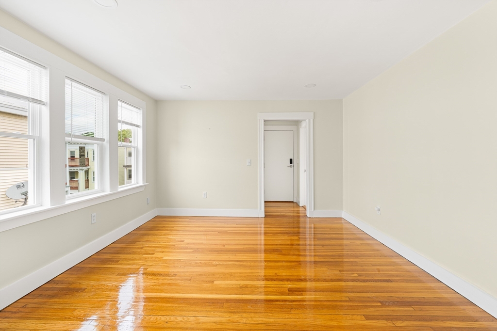 43 Wentworth St # 3
