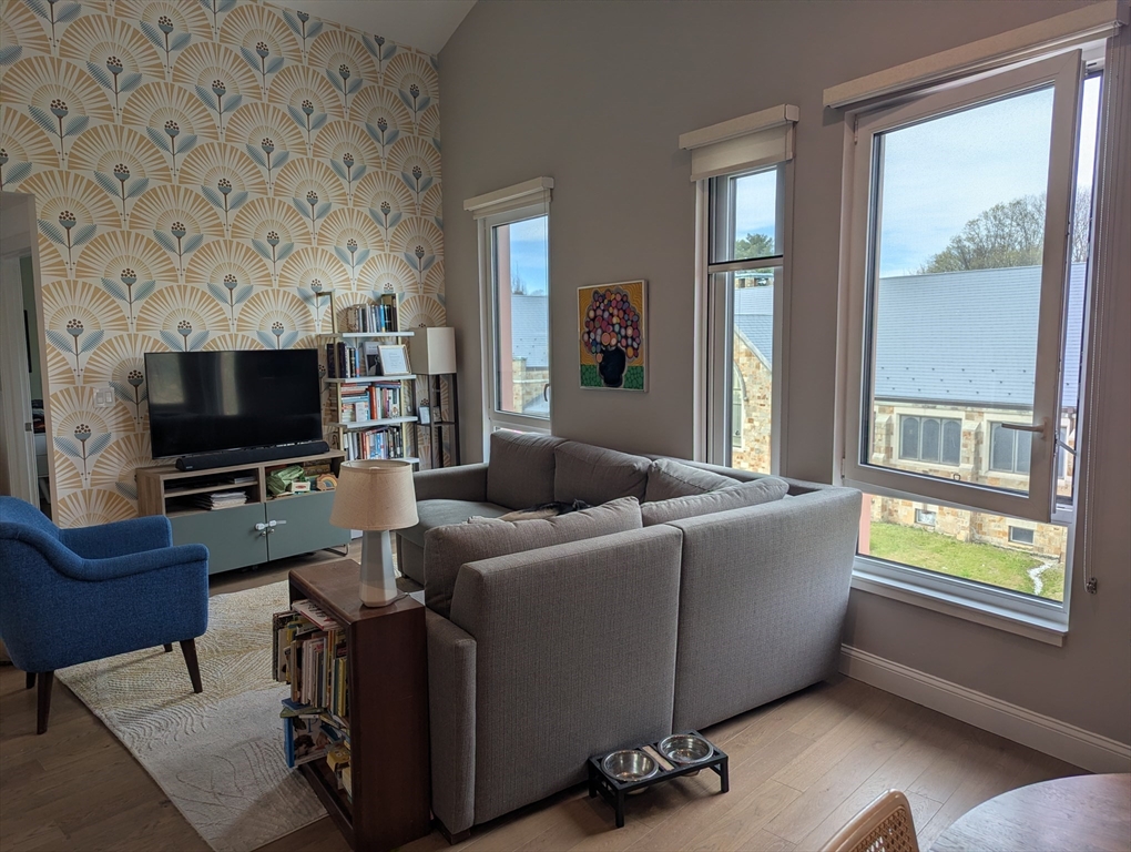 368 Pleasant # 303