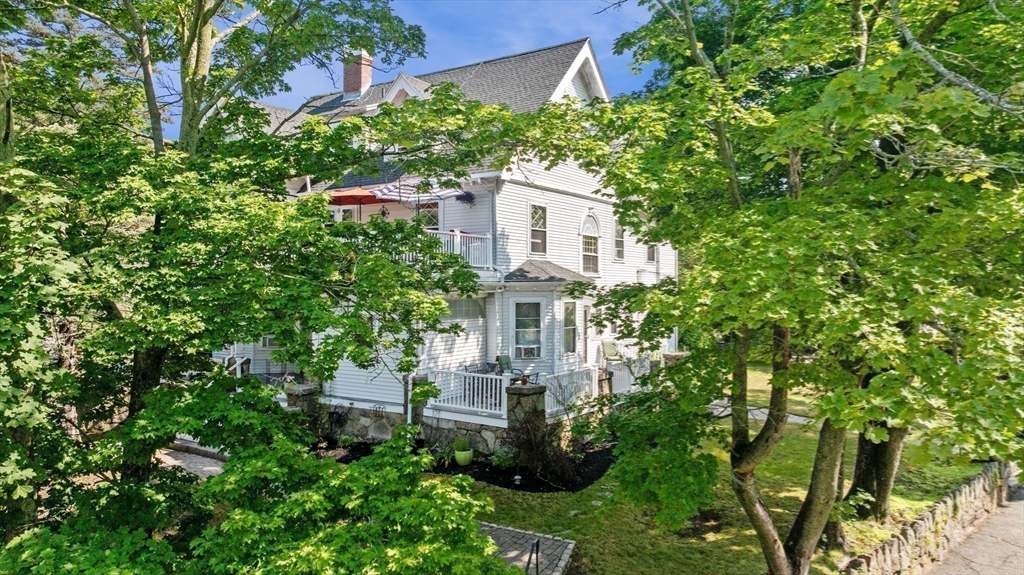 28 Columbus Ave # 4