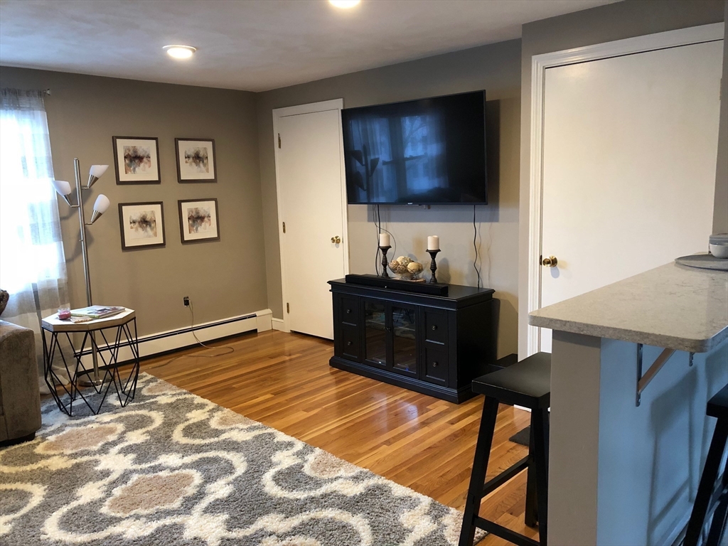 1044 Main St # 2