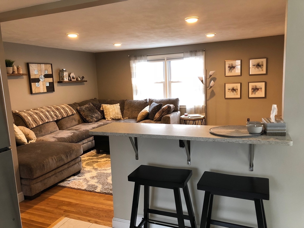 1044 Main St # 2