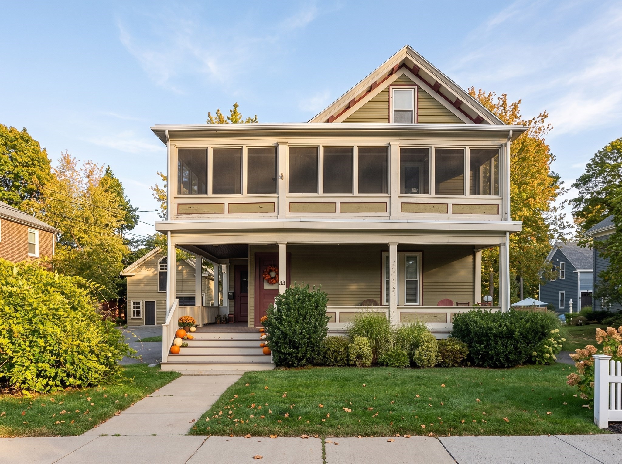 33 Vine St # 2