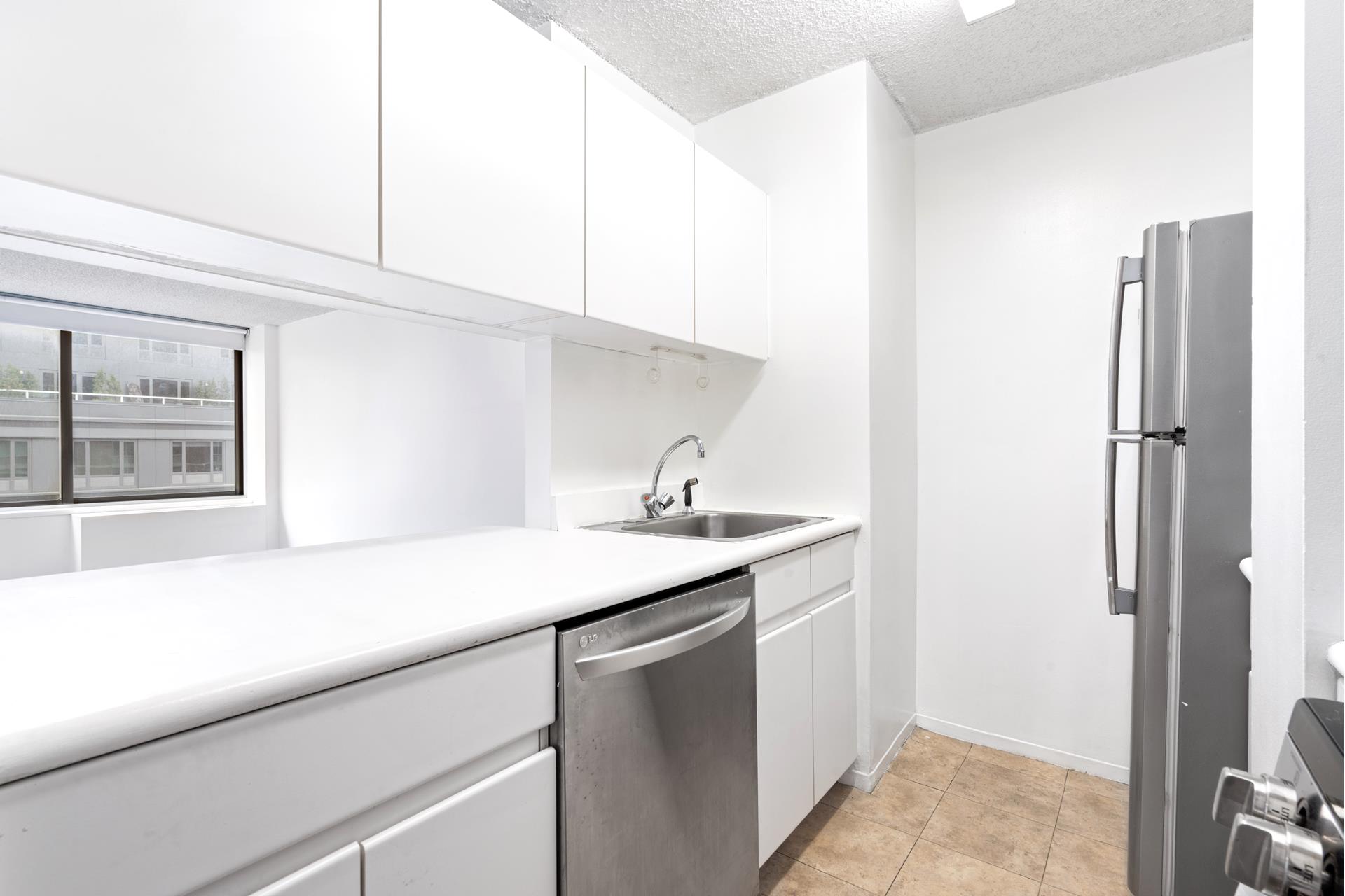 270 W 17TH Street 5J