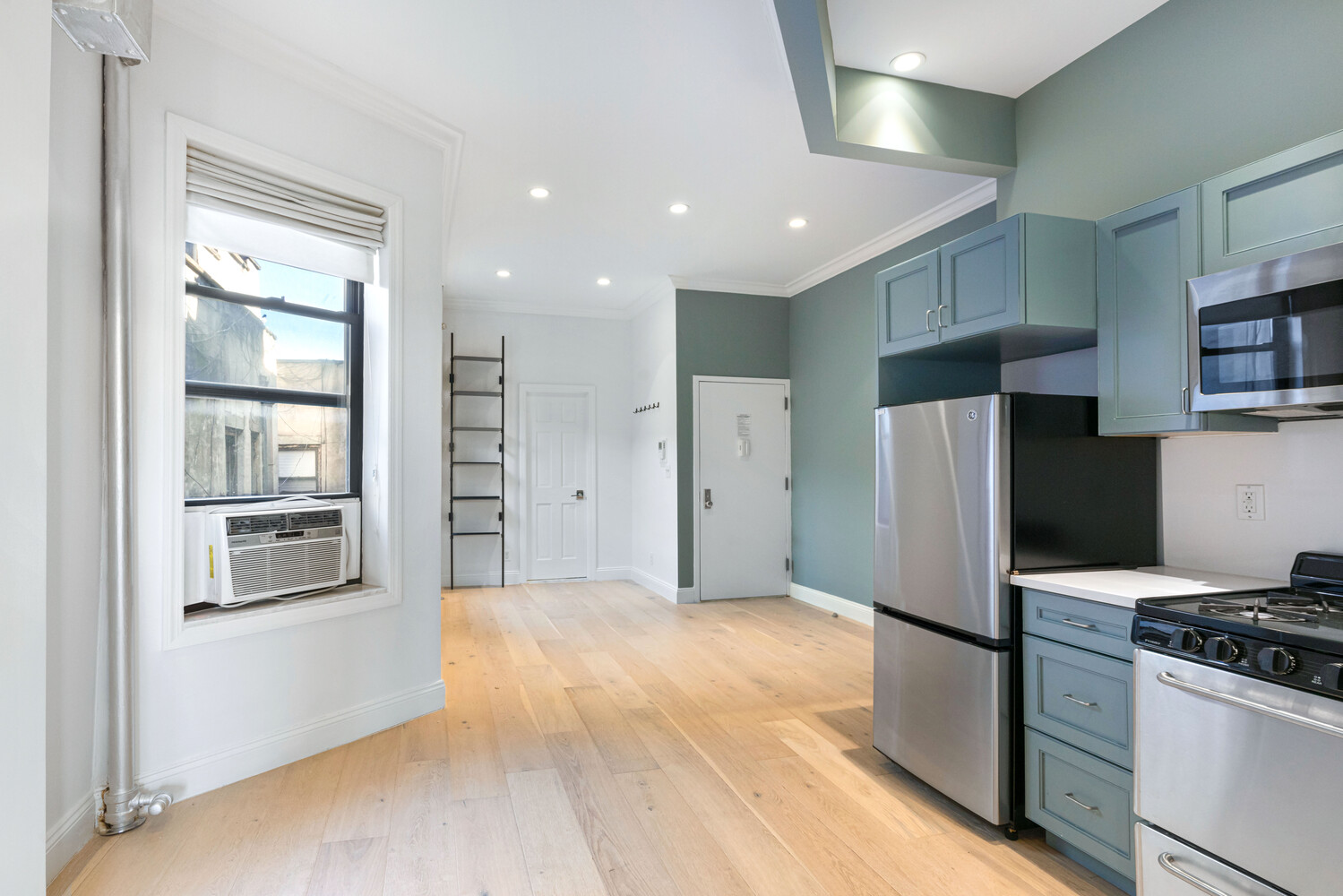 28 PERRY Street 5E