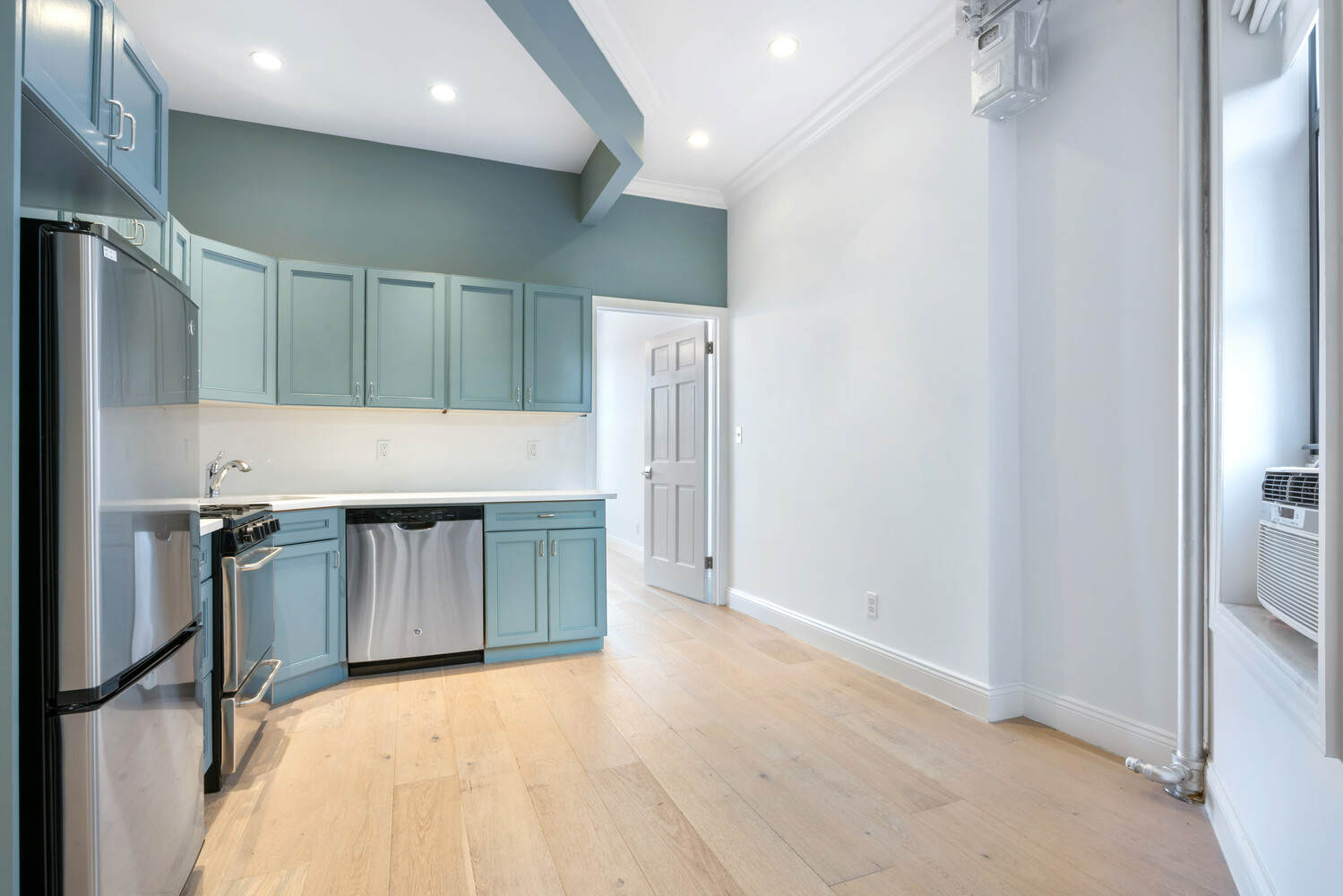 28 PERRY Street 5E