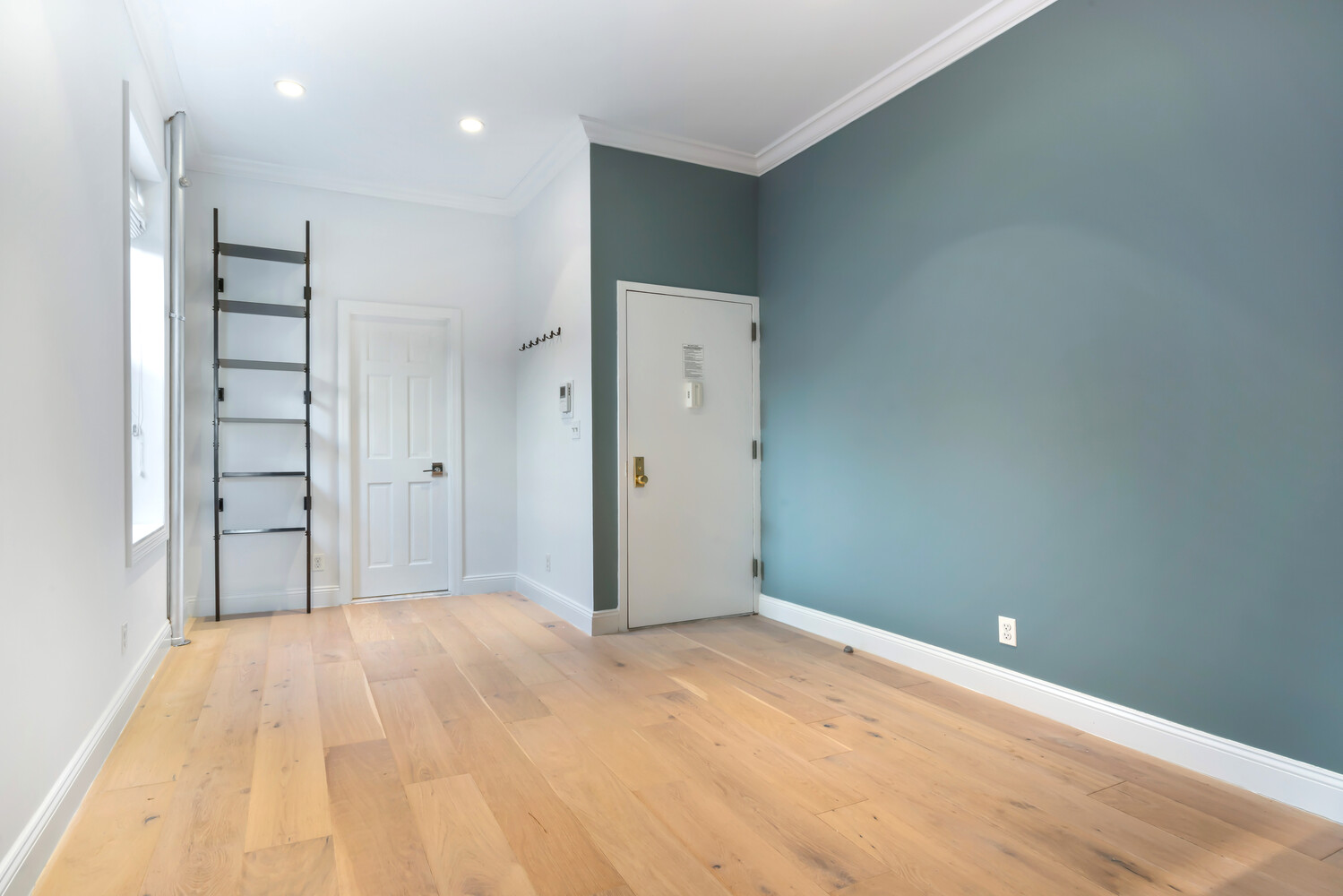 28 PERRY Street 5E