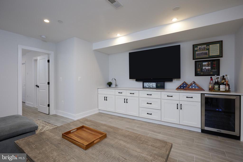 32 TODD PLACE NE 1
