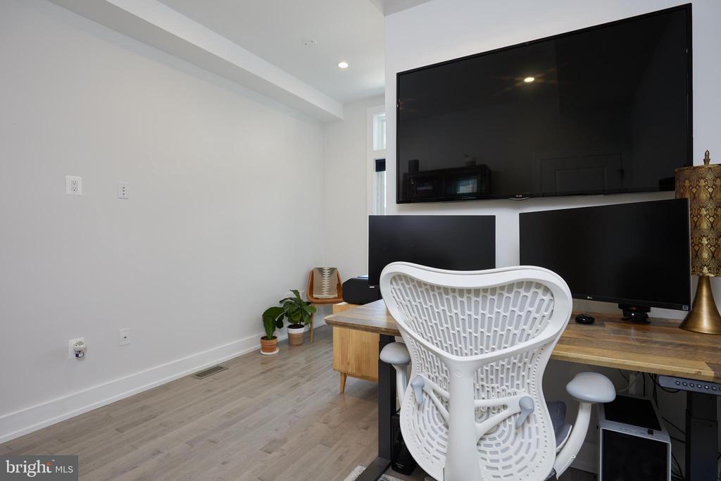 32 TODD PLACE NE 1