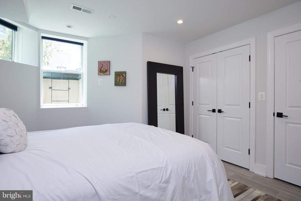 32 TODD PLACE NE 1