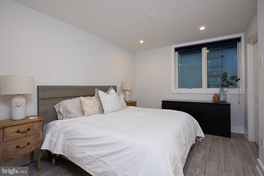 32 TODD PLACE NE 1