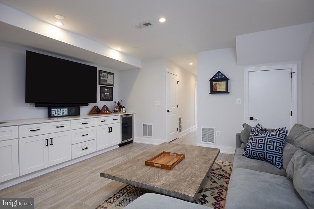 32 TODD PLACE NE 1
