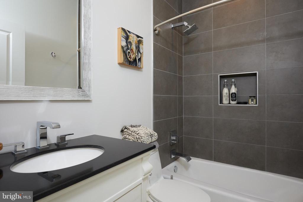 32 TODD PLACE NE 1
