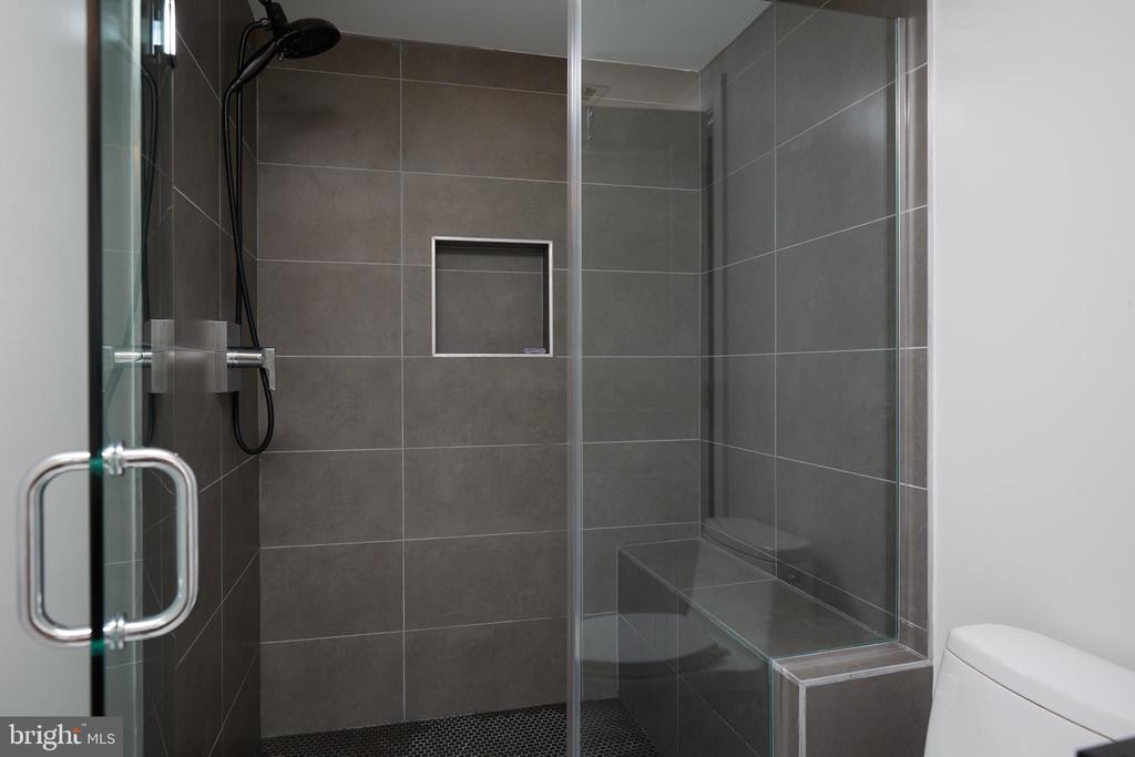 32 TODD PLACE NE 1