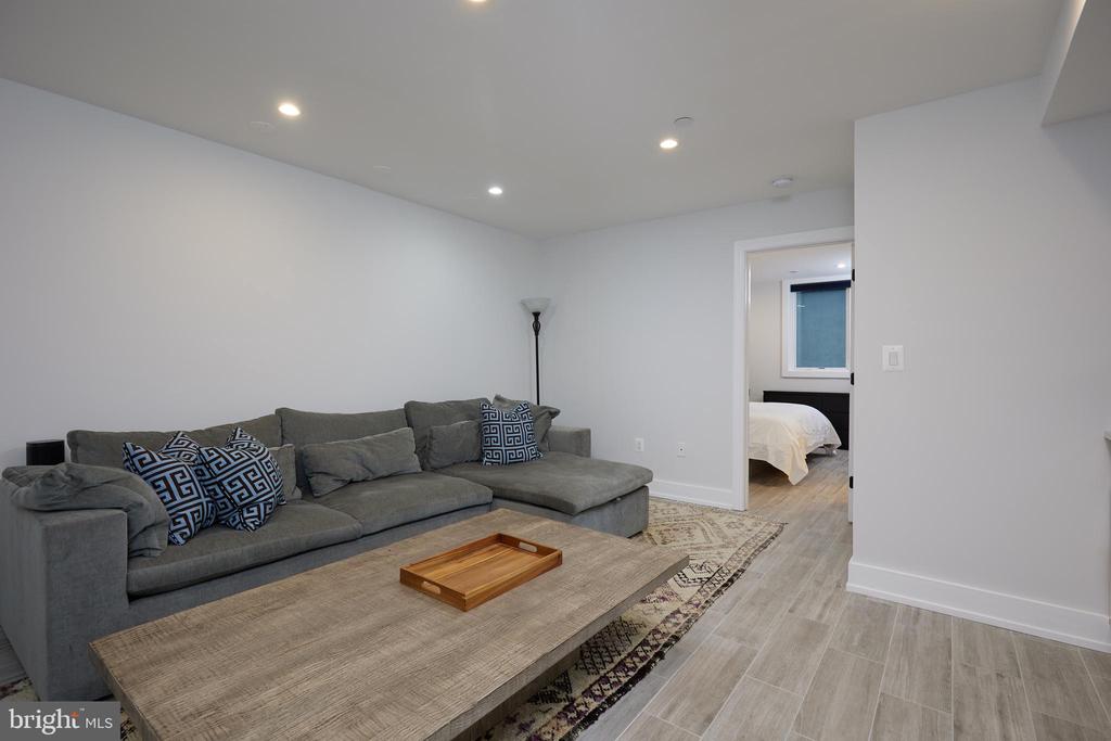 32 TODD PLACE NE 1