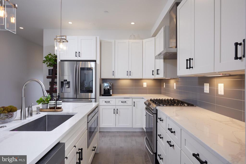 32 TODD PLACE NE 1