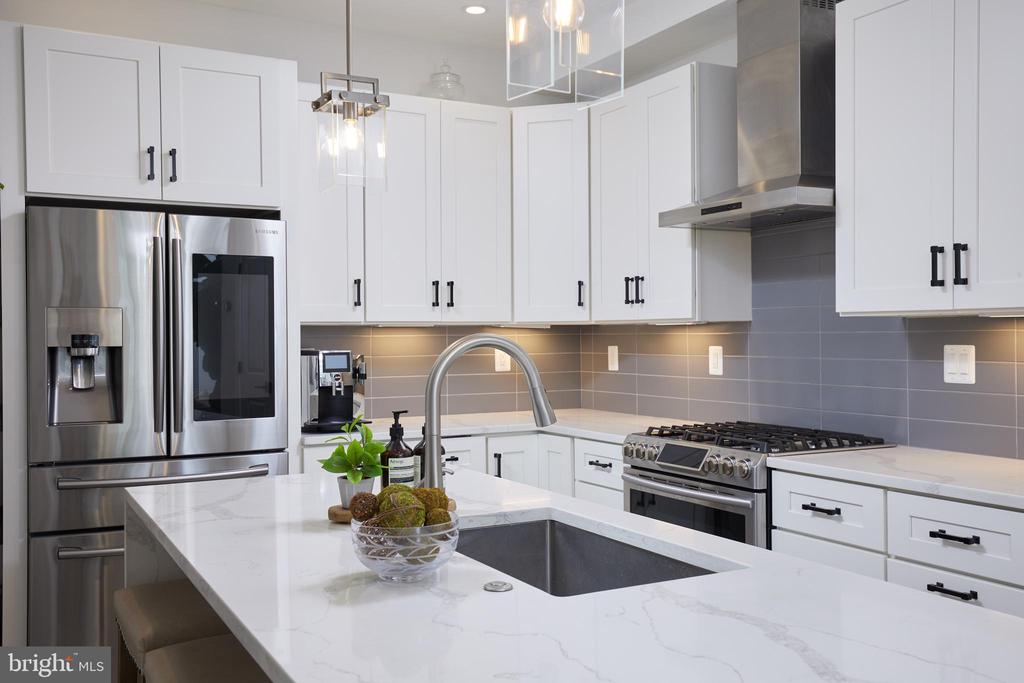 32 TODD PLACE NE 1