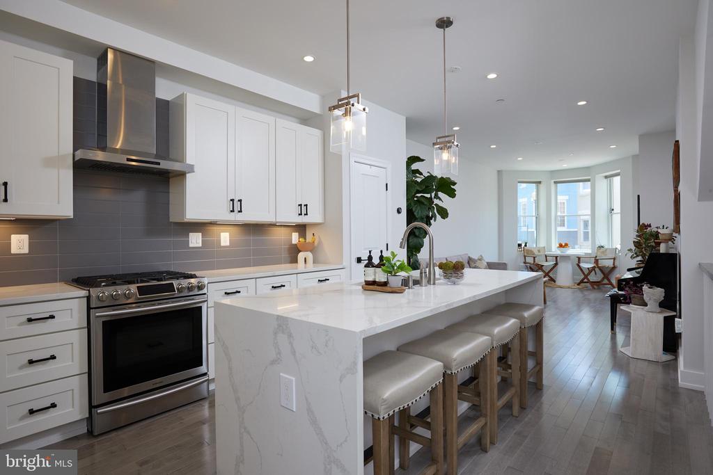 32 TODD PLACE NE 1