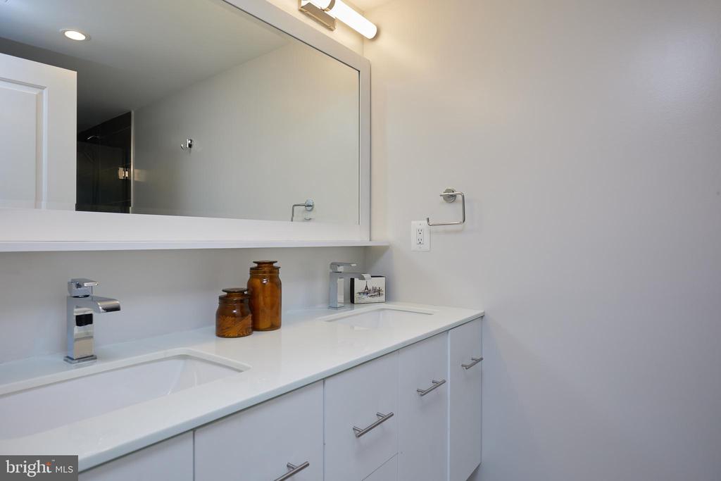 32 TODD PLACE NE 1
