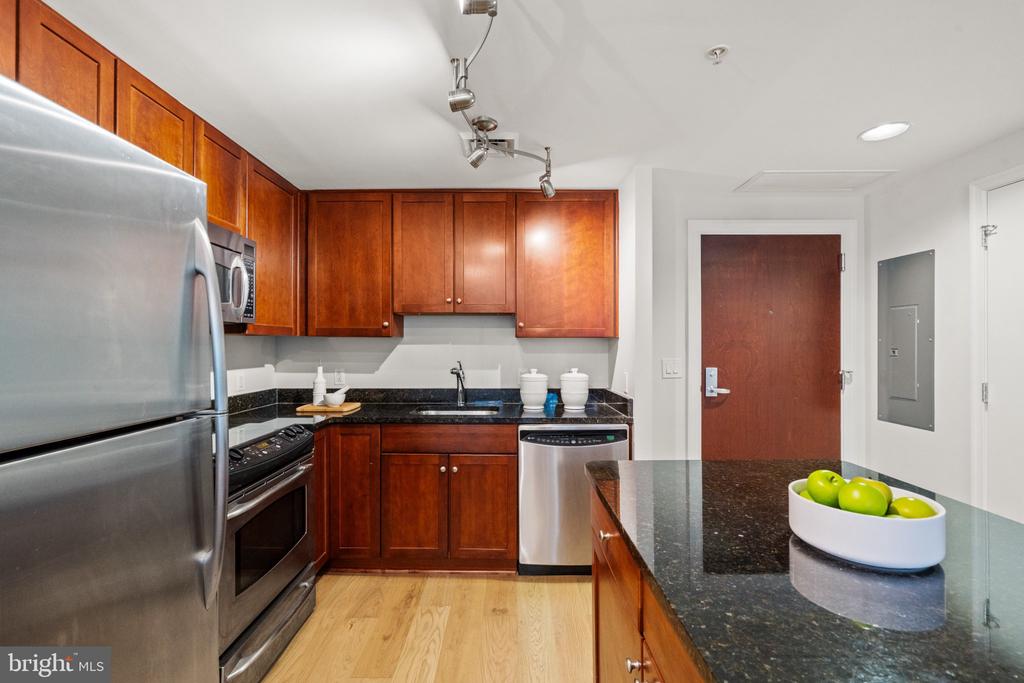 1020 N HIGHLAND STREET Unit: 403