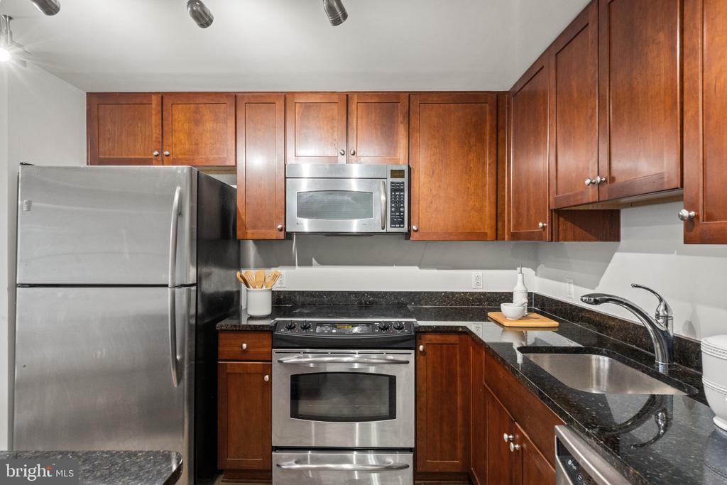 1020 N HIGHLAND STREET Unit: 403