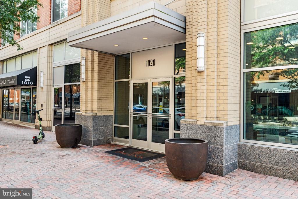 1020 N HIGHLAND STREET Unit: 403