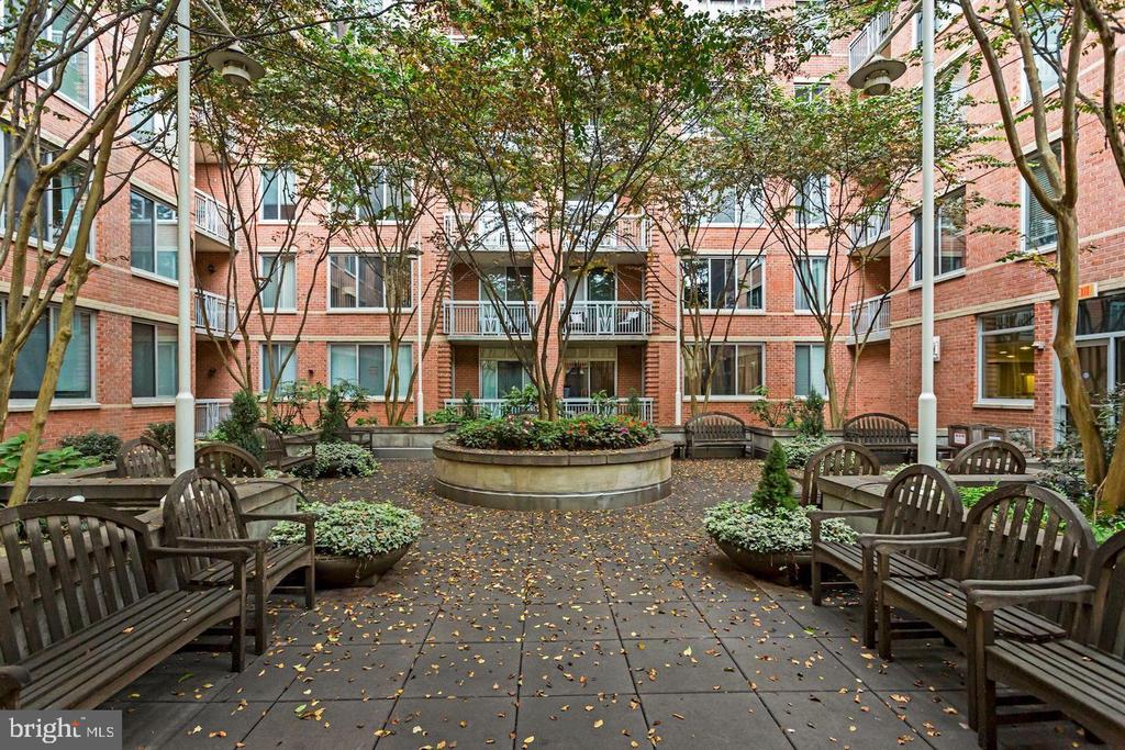 1020 N HIGHLAND STREET Unit: 403