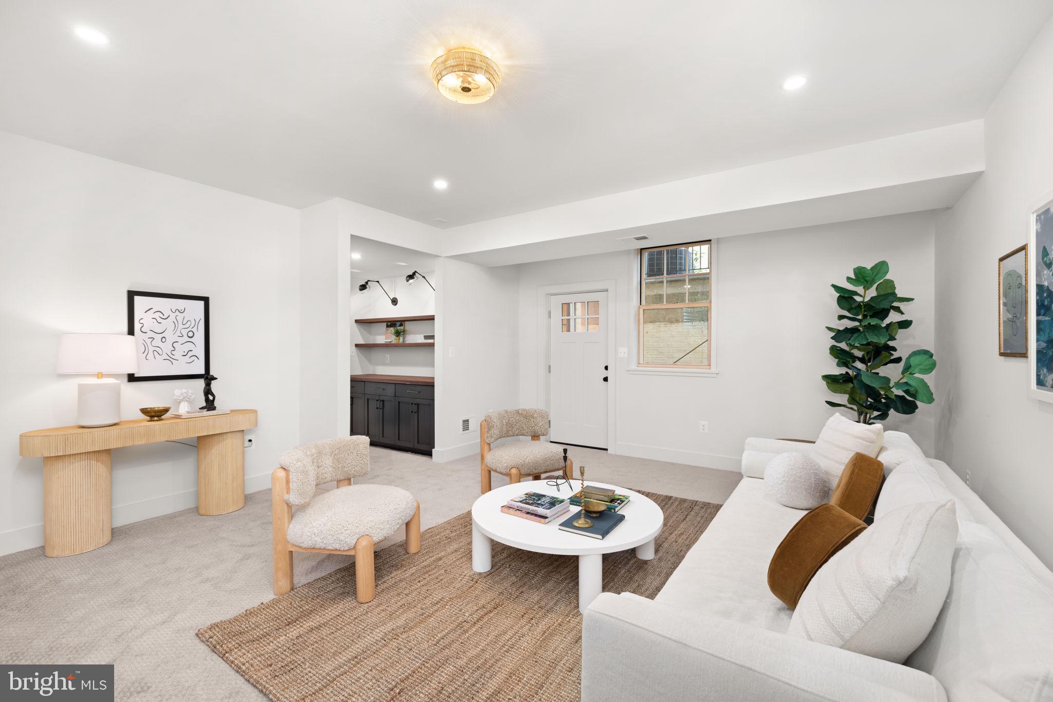 803 Russell ROAD