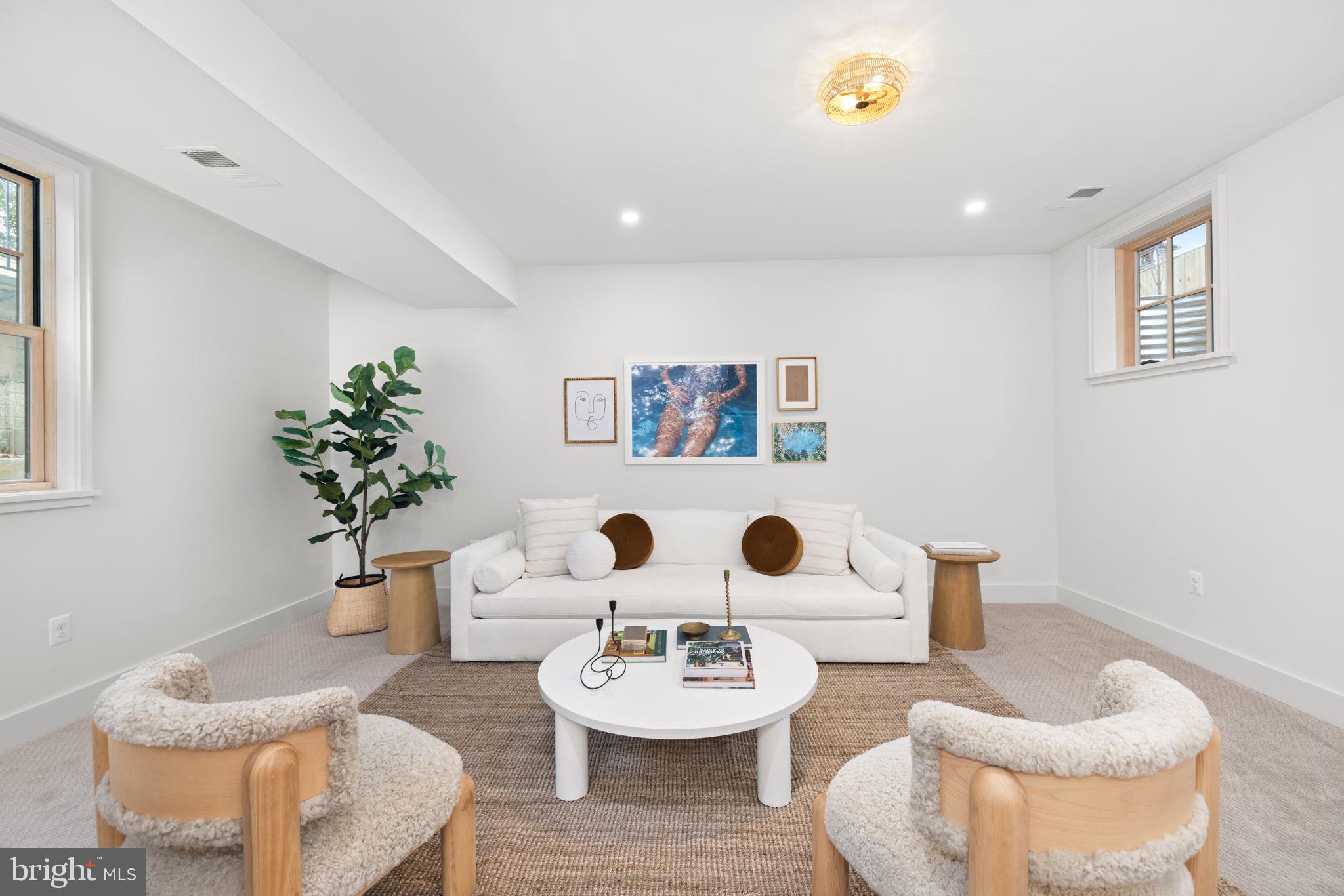 803 Russell ROAD