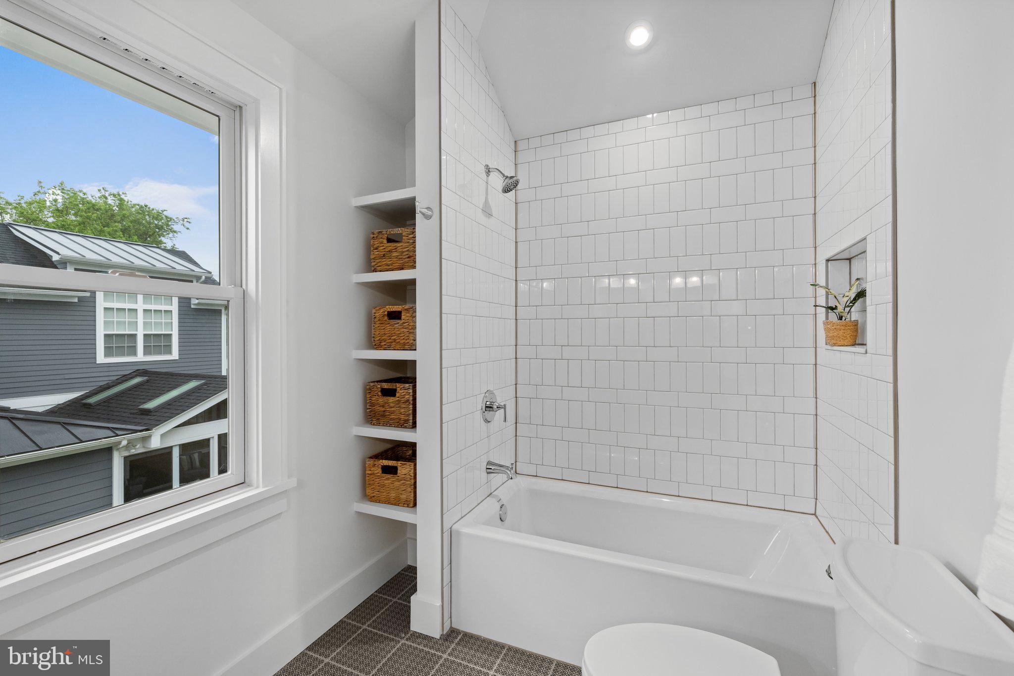 209 E Del Ray Ave