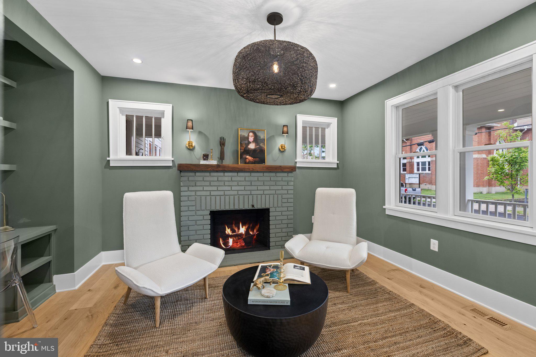 209 E Del Ray Ave