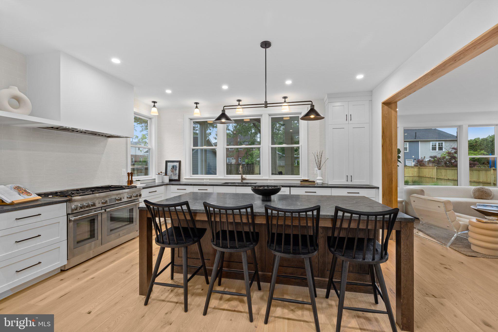 209 E Del Ray Ave