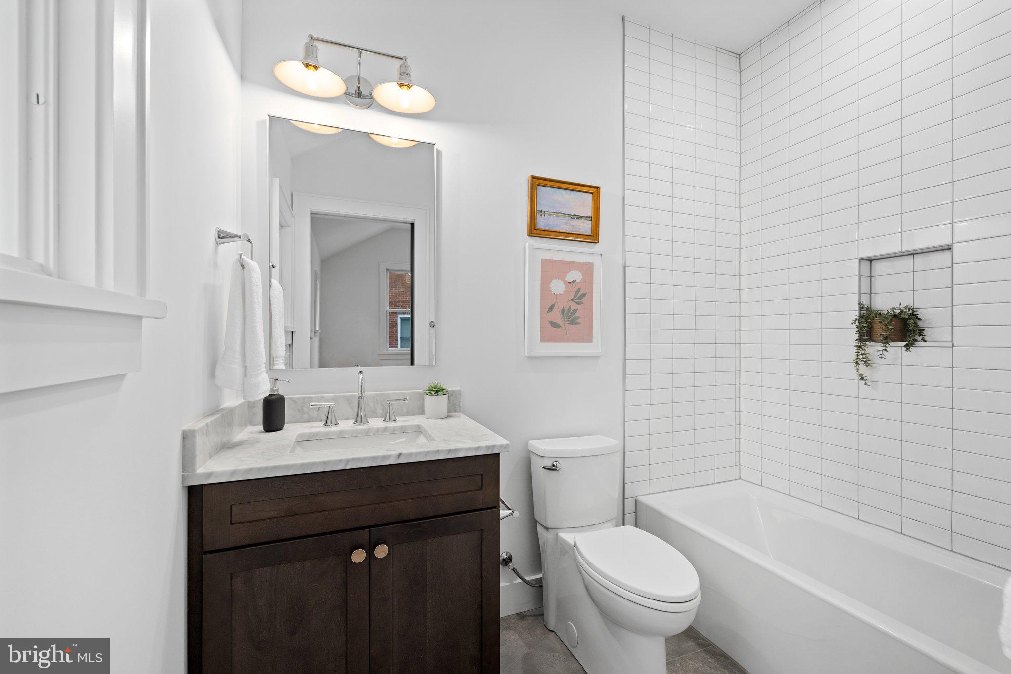 209 E Del Ray Ave