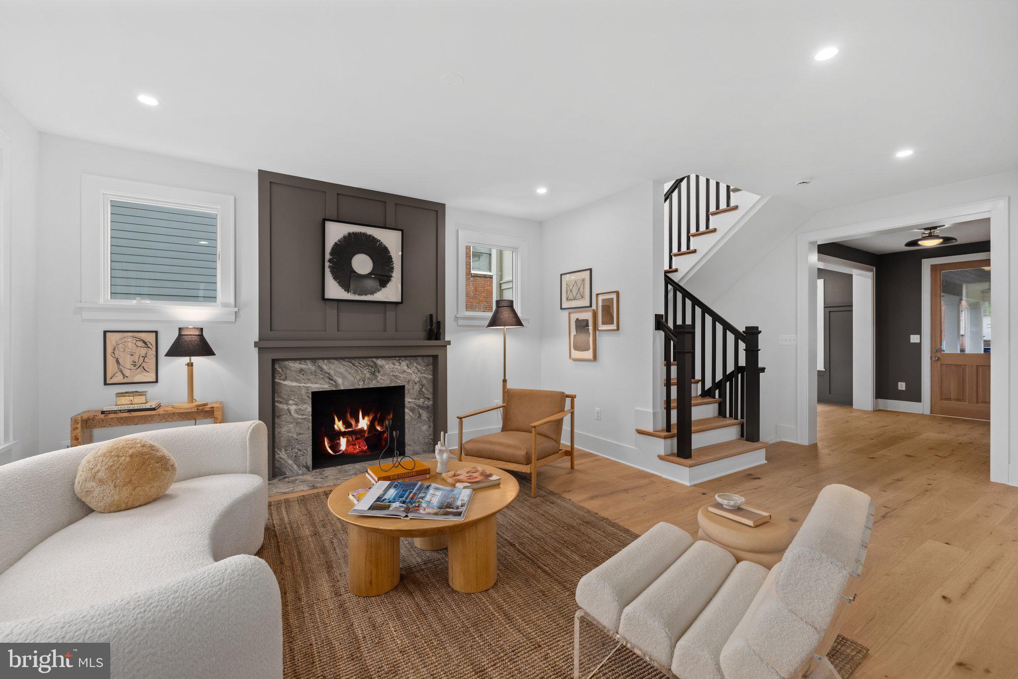209 E Del Ray Ave