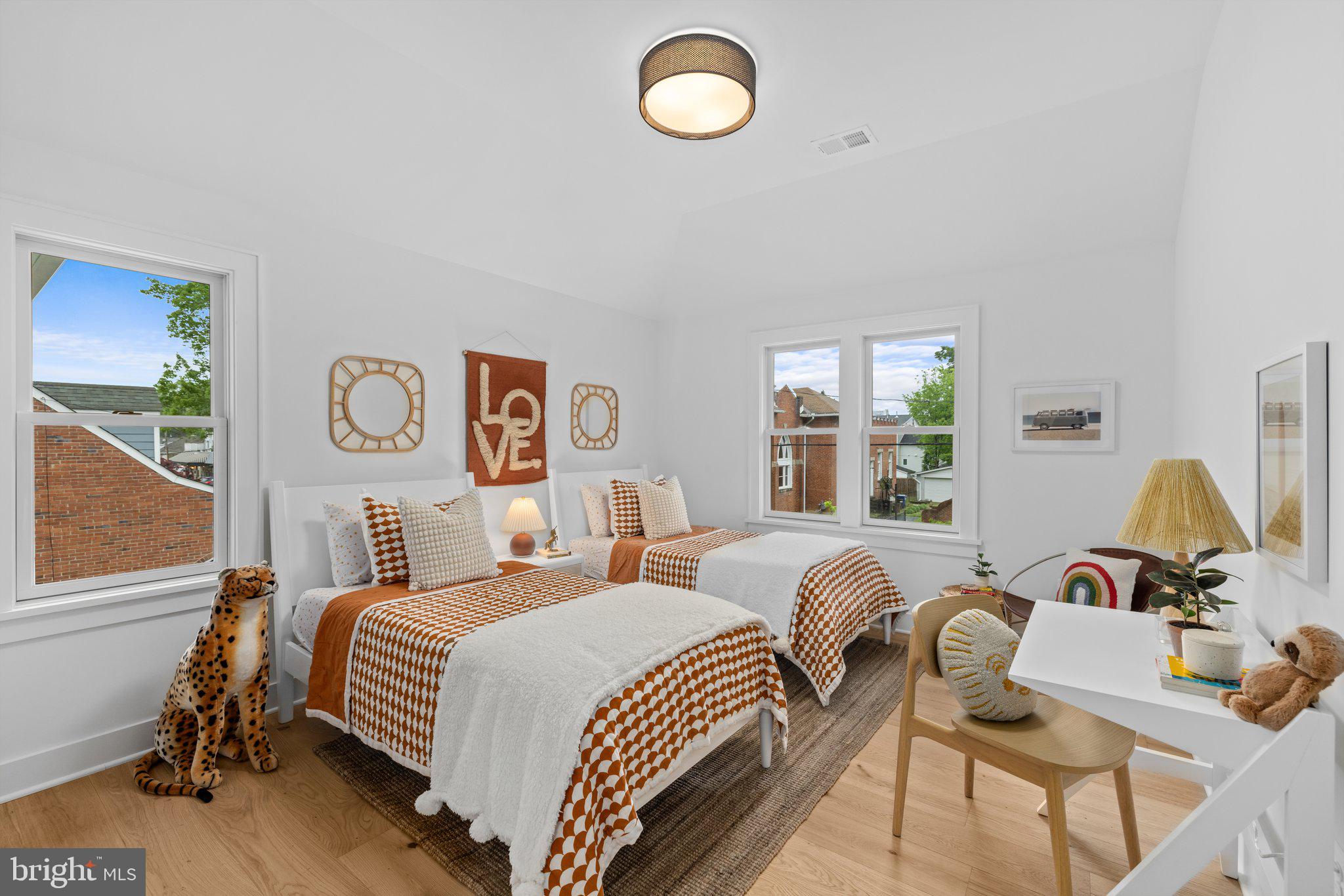 209 E Del Ray Ave