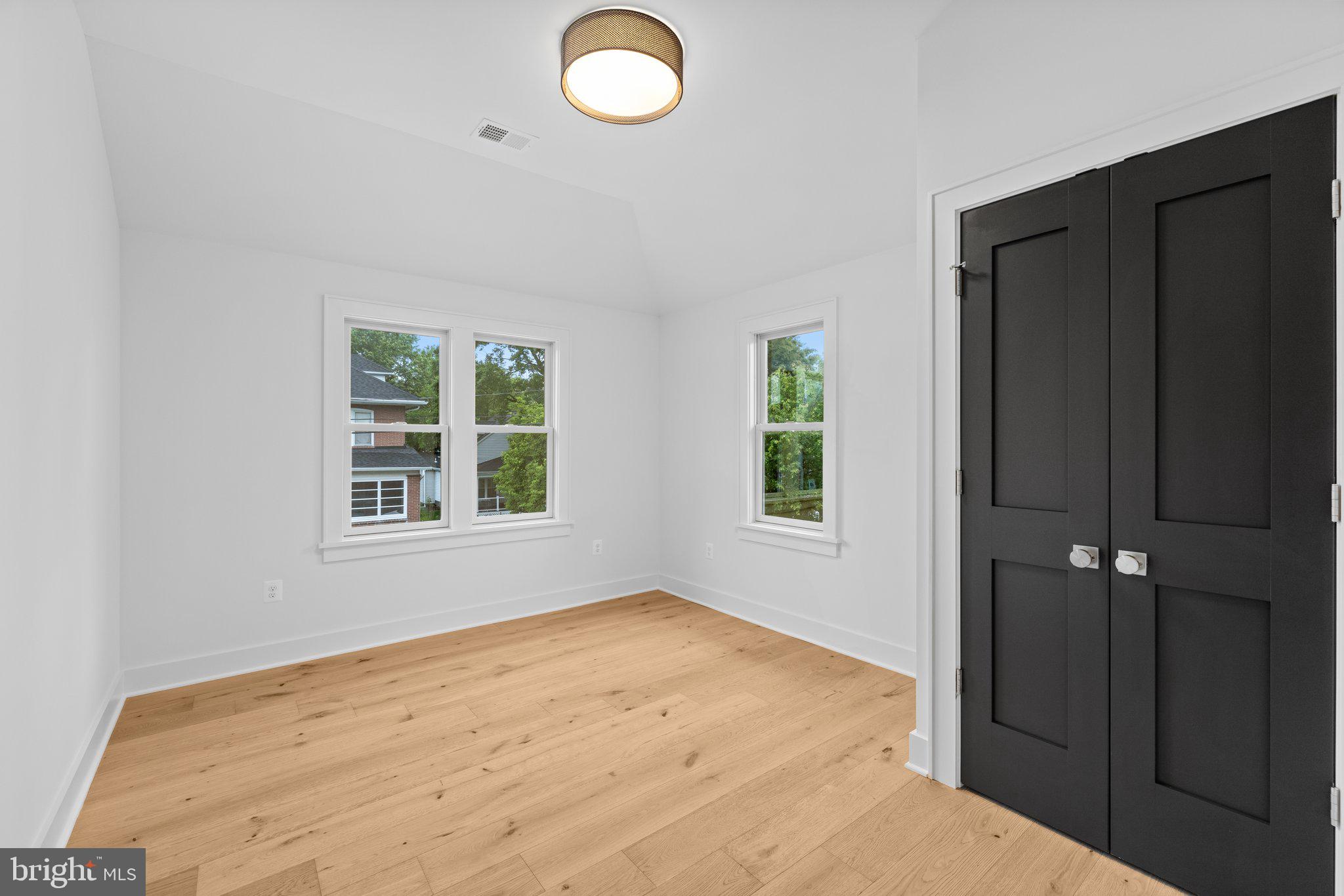 209 E Del Ray Ave