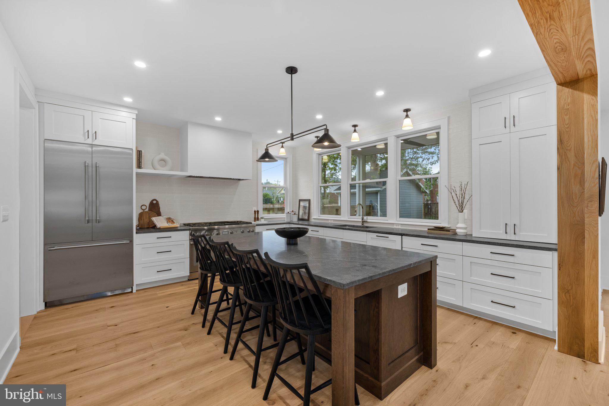 209 E Del Ray Ave