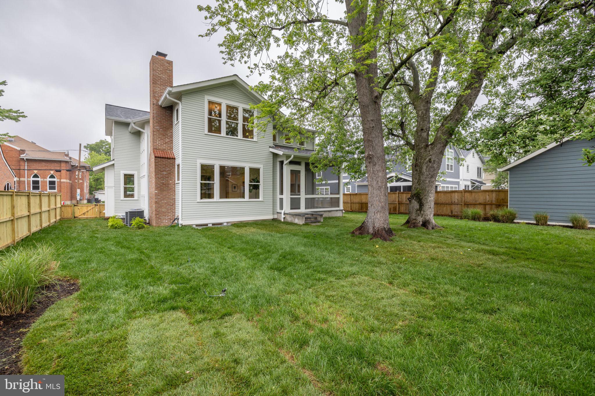 209 E Del Ray Ave