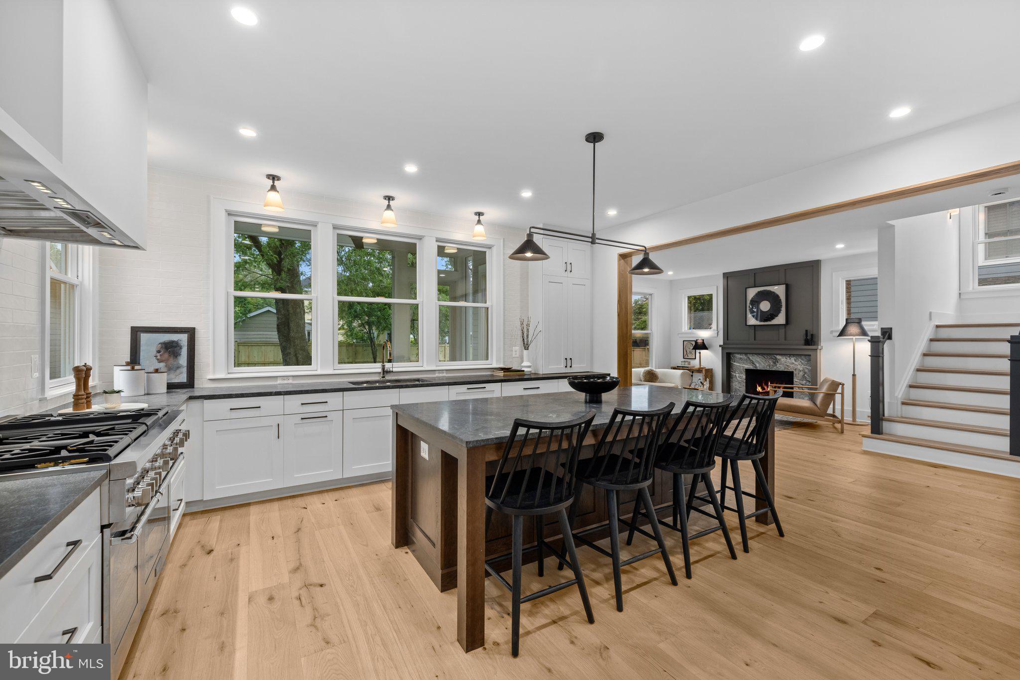 209 E Del Ray Ave