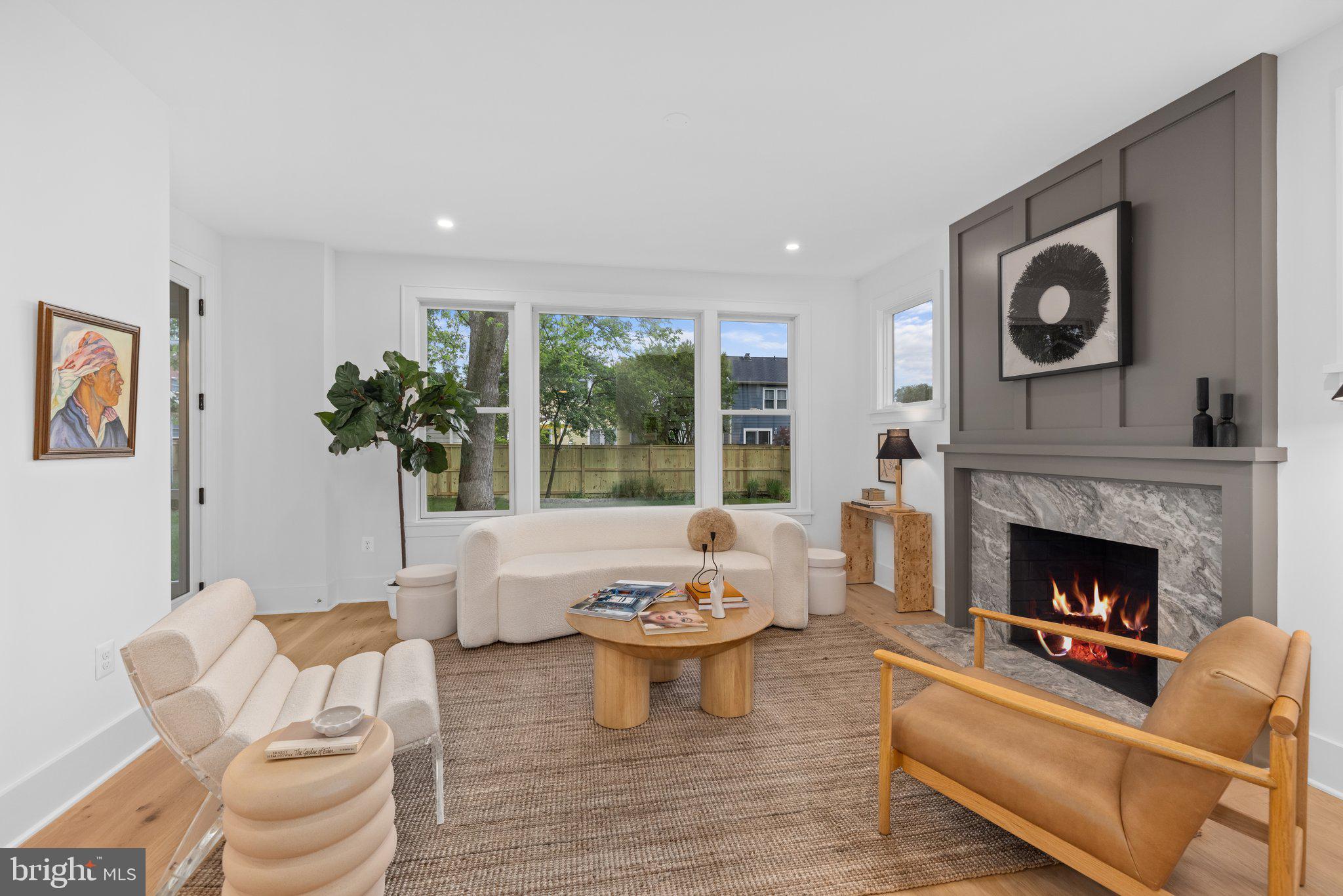 209 E Del Ray Ave